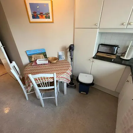 T4 Avec Parking, Balcon Et Proche Commerces A - Fr-1-239-921