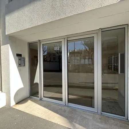 Apartment T4 Avec Parking, Balcon Et Proche Commerces A - Fr-1-239-921 *