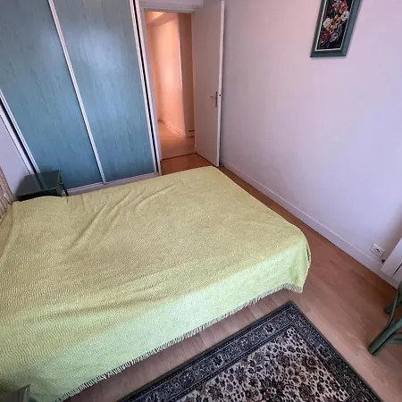 T4 Avec Parking, Balcon Et Proche Commerces A - Fr-1-239-921