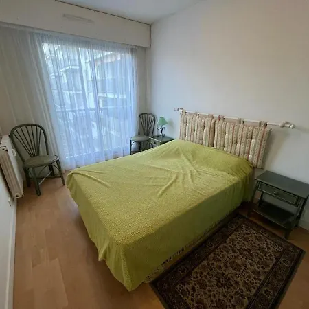 Apartment T4 Avec Parking, Balcon Et Proche Commerces A - Fr-1-239-921 *